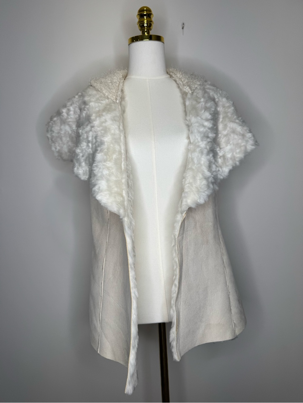 NWOT ✨ Lafayette 148 Women's Cream Fur Lined Open Front Sweater Vest Large